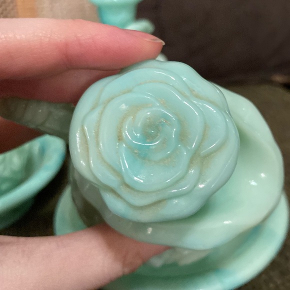 SOLD LCL // Avon Floral Wash Basin and Pitcher Collectible Beauty Vintage Bottle - Picture 4 of 10